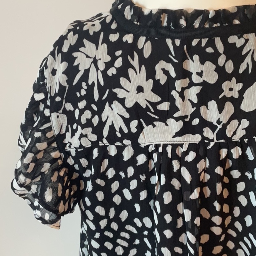 Cupcakes and Cashmere Black and White Top - Picture 10 of 13